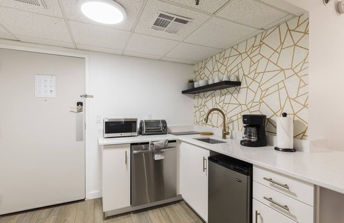 Southwest Orlando Apartment | Modern Studio on I-Drive - pool + parking included