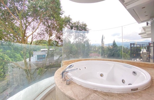 Hegarmanah Apartment | Modern Studio Room With Jacuzzi At Art Deco Apartment