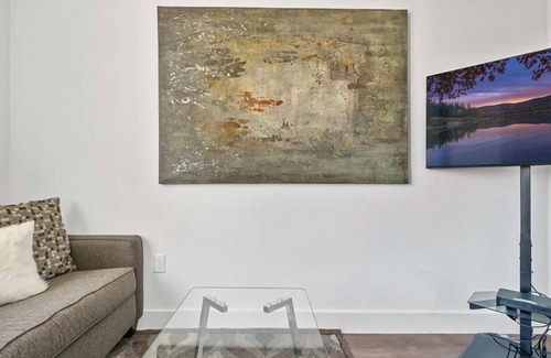 White Plains Apartment | Modern Studio | Upscale Amenities | Kitchen & Laundry