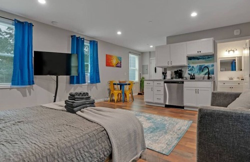 Gorham Apartment | Modern Studio | Wi-Fi | Long Term Available