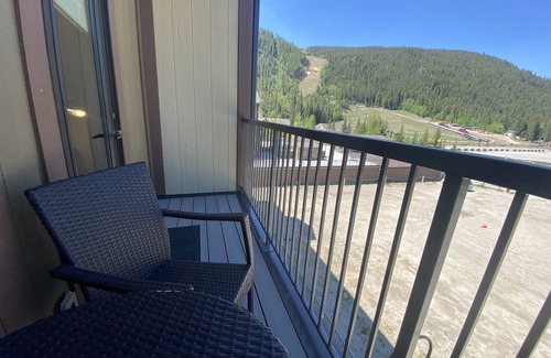 Mountain House Condo | Modern studio with balcony & amazing slopes views!
