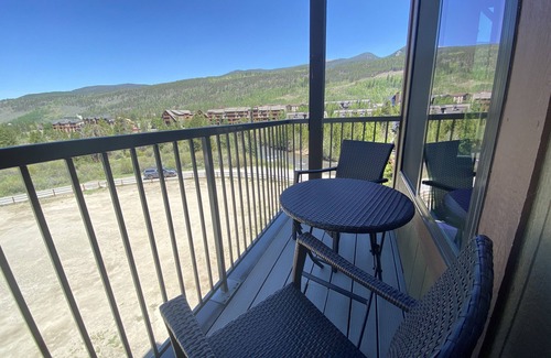 Mountain House Condo | Modern studio with balcony & amazing slopes views!