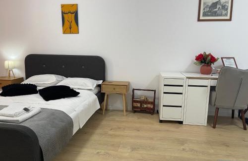 Iasi Apartment | Modern Studio With Balcony - Unirea Towers Iasi