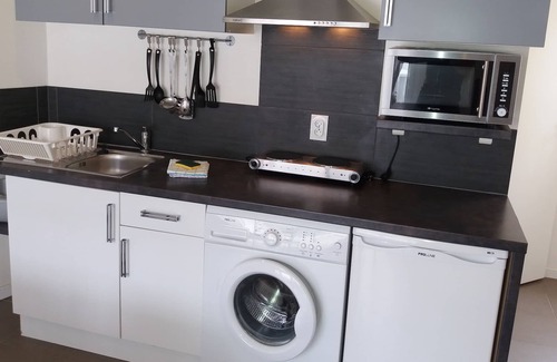 La Madeleine Apartment | modern studio with south-facing terrace, WiFi, 700 m to the beach, all shops