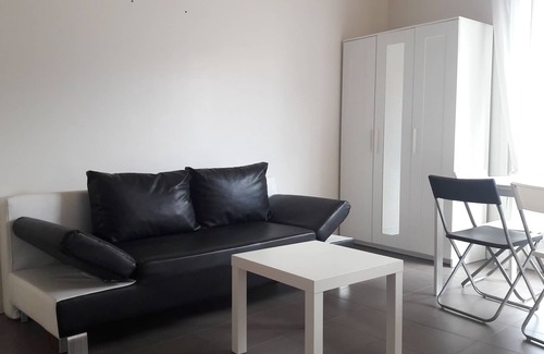 La Madeleine Apartment | modern studio with south-facing terrace, WiFi, 700 m to the beach, all shops