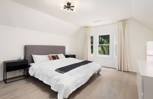 Duboce Triangle Apartment | Modern stunner in the heart of Duboce Triangle/Castro
