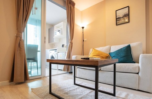 Khlong Toei Condo | Modern style condo for 4 PPL - 2 units room