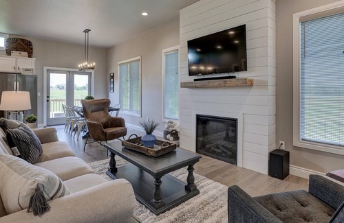Joplin House | Modern Style Home Located in the Heart of Joplin!