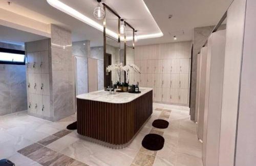 Chang Khlan Apartment | Modern style room with sky pool 古城边天际泳池公寓