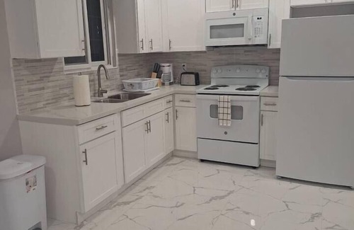 Bahamas Terrace Apartment | Modern Stylish 1 bed-1 bath
