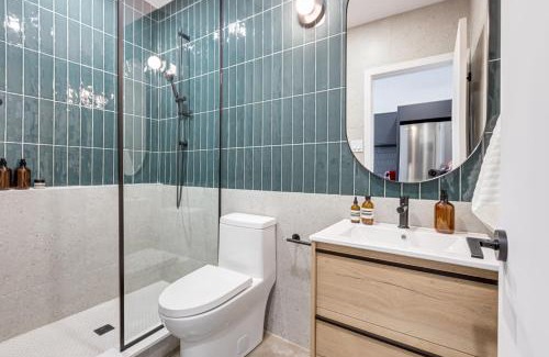 Mile End Apartment | Modern Stylish 1BR with Sofabed in Mile End 1E