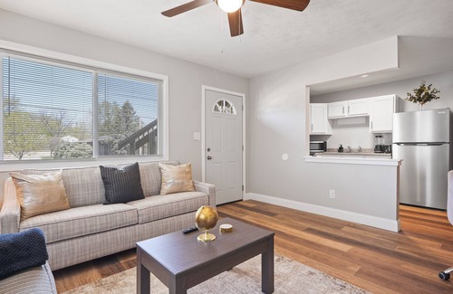 Springfield Apartment | Modern & Stylish 2BD, 1BA Retreat in Downtown Springfield Medical District!