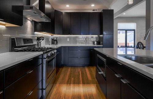 The Gate House | Modern & Stylish 3-Story Home w/ View of the Arch
