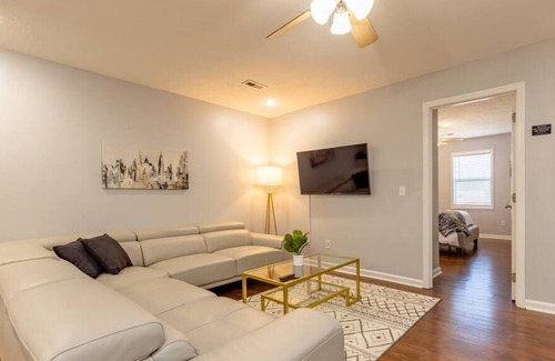 Osage Apartment | Modern, stylish/comfortable 2-bedroom apartment