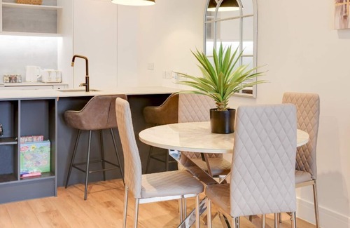 Westcliff-on-Sea Apartment | Modern & Stylish 1BR City Centre Nr Cliffs Pavillion by Luxiety Stays