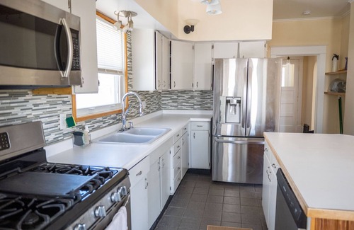 Como House | Modern, stylish, Instagram worthy 3 bedroom home, 1 bathroom home.