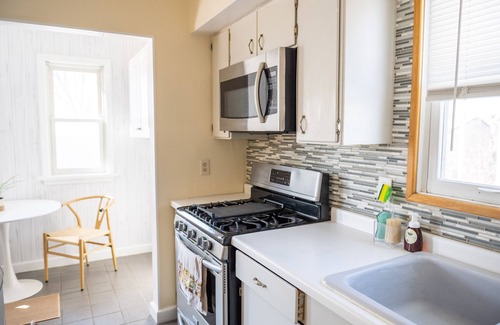 Como House | Modern, stylish, Instagram worthy 3 bedroom home, 1 bathroom home.