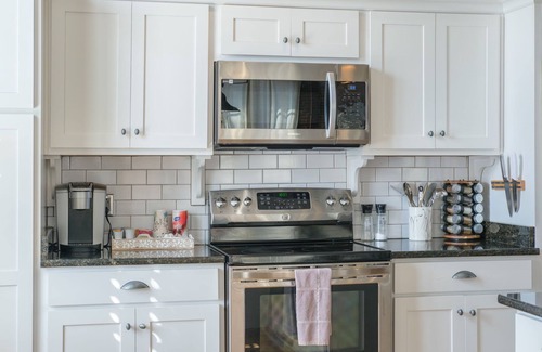 Civil Rights Historic District House | Modern Stylish & Spacious Loft w/Indoor Parking