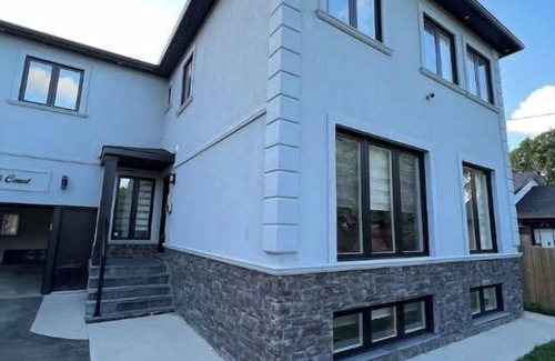 Eringate House | Modern Suite near Pearson Airport. Sleeps 1-4