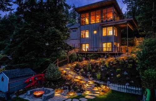 Olympia House | Modern Summit Lake Escape - Spacious Deck with View!
