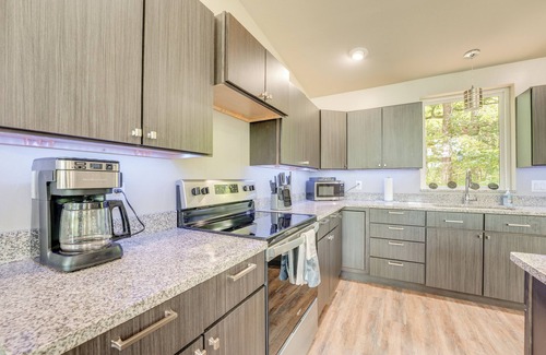 Shell Knob House | Modern Table Rock Lake Retreat w/Deck & Views!