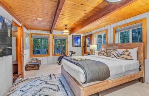 Timberland House | Modern Tahoe Retreat with Grill Walk to Beach