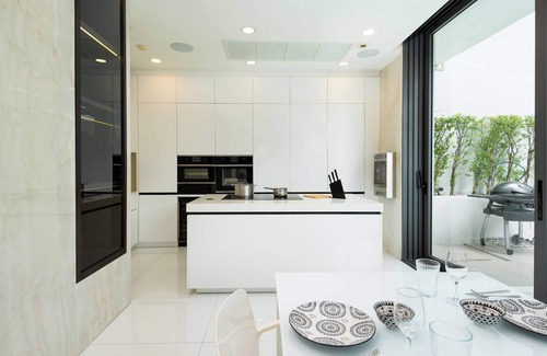 Thonglor Villa | Modern Luxury Poolhaus with Lift
