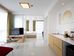 Talat Nuea Apartment | Modern Thai Suites