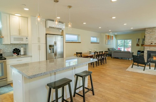 Patton House | Modern Times - Amazing Place With Super Open Concept! Jet Tub! 3 Bedroom Home