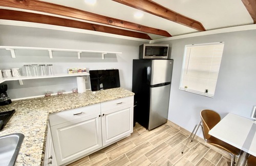 Winter Haven Cottage | *Modern Tiny Lake Cottage*AceLoc*4miles*LEGOLAND*