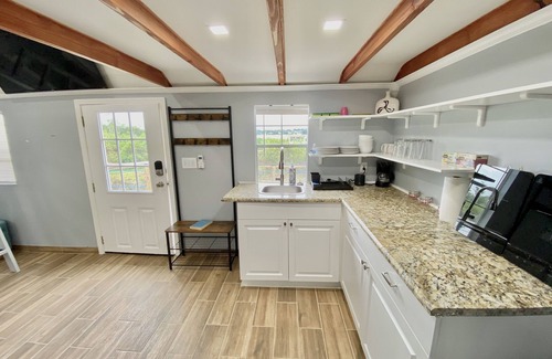 Winter Haven Cottage | *Modern Tiny Lake Cottage*AceLoc*4miles*LEGOLAND*