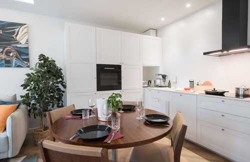 Hietalahti Apartment | Modern, Top Floor Apt. w/Balcony + Easy Check-in