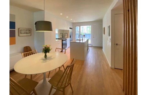 Kenwood House | Modern Townhome in the Heart of Hyde Park