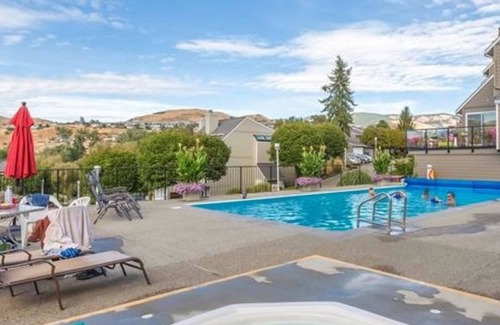 Vernon House | Modern Townhome on Kalamalka Lake, Private Boat Moorage.