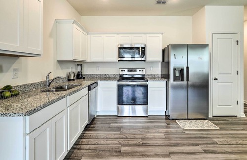 McDonough House | Modern Townhome w/ Patio Near Atlanta