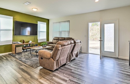 McDonough House | Modern Townhome w/ Patio Near Atlanta