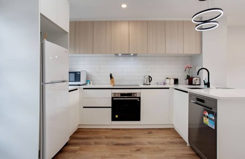 Auckland House | Modern Townhouse near Mount Mangere and Airport