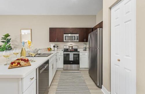 Iona House | Modern Townhouse close to beaches