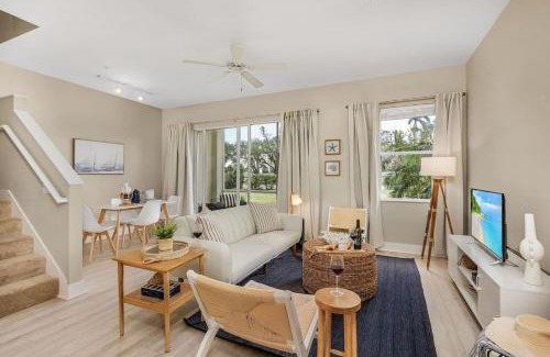 Iona House | Modern Townhouse close to beaches