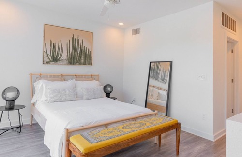 Mahncke Park House | Modern Townhouse on Broadway!