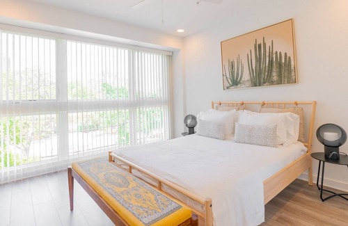 Mahncke Park House | Modern Townhouse on Broadway!