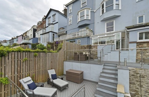 Dartmouth House | Modern Townhouse w/Private Parking, Dartmouth