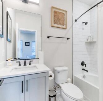 Washington House | Modern Townhouse w/