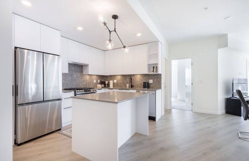 Langley Apartment | Modern & Tranquil Langley Gem ~ Balcony ~ Parking!