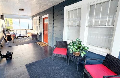 Lakeland Apartment | Modern Two Bedroom Home