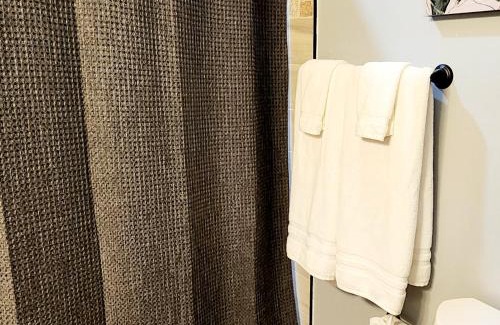 Lakeland Apartment | Modern Two Bedroom Home