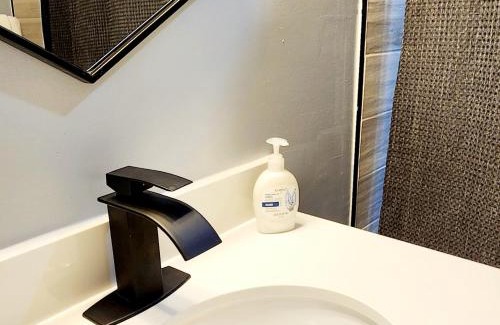 Lakeland Apartment | Modern Two Bedroom Home