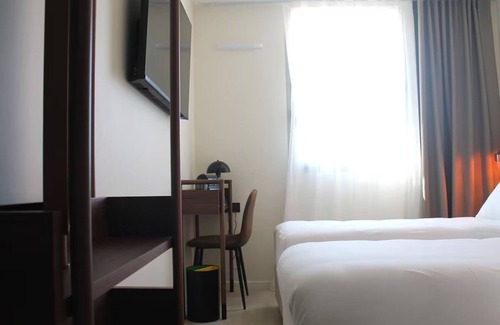 Signes Hotel | Modern Unit w/Pool - Access to Circuit Paul Ricard, Scenic Park & Attractions