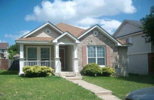 West San Antonio House | Modern Updates - Great Location - King Bed- BMT