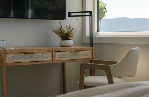 Okanagan-Similkameen Bed & Breakfast | Modern & Upscale | Sendero Suite at Bialto Bed & Breakfast
